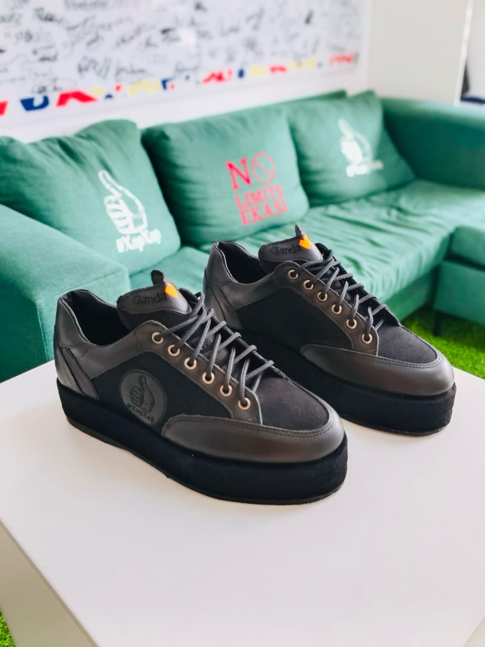 Ganda Ganda - All Black High
