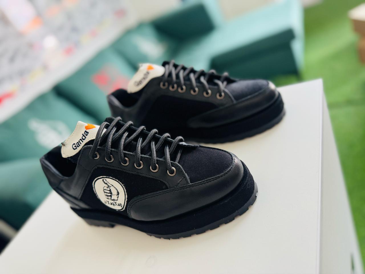 Ganda Ganda - Black & White Low