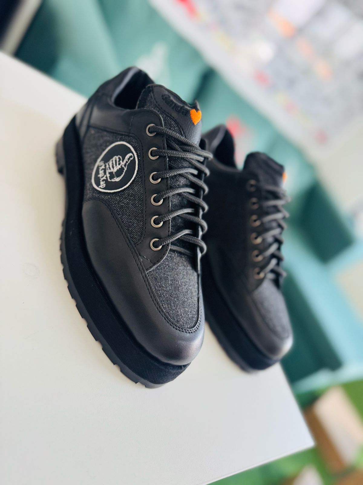 Ganda Ganda - Grey & Black Low